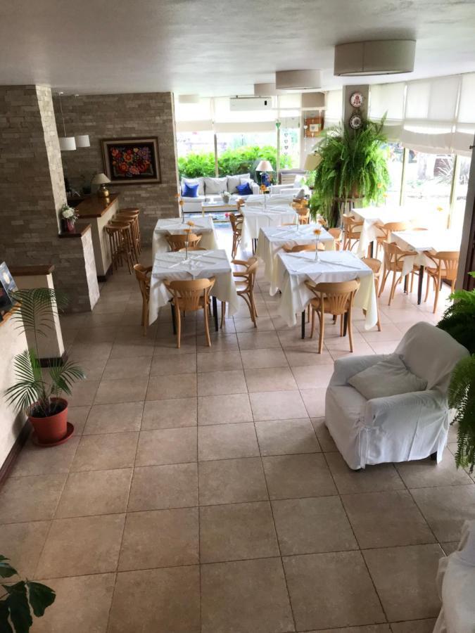 Hotel Europa Pinamar Kültér fotó